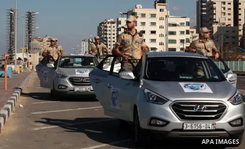 Palestinian private security guards from Castle Security company take part in an exercise during a simulation on how to secure important characters, in Gaza City on December 08, 2016. Photo by Ashraf Amra