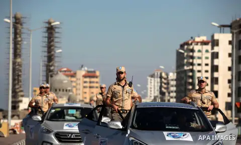 Palestinian private security guards from Castle Security company take part in an exercise during a simulation on how to secure important characters, in Gaza City on December 08, 2016. Photo by Ashraf Amra