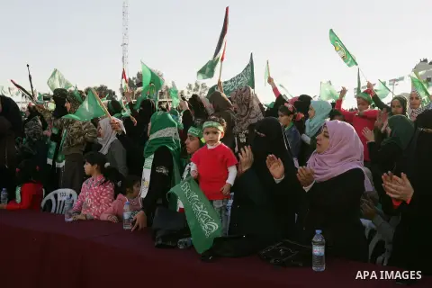 Palestinians take part in a rally marking the 29th anniversary of the founding of the Hamas movement, in Khan Younis in the southern Gaza Strip December 11, 2016. Photo by Abed Rahim Khatib