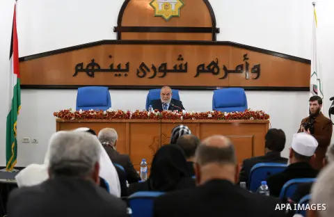 Deputy of the Legislative Council, Ahmed Bahar, speaks during a meeting with members of the Legislative Council from Hamas movement in Gaza city, on December 21, 2016. Photo by Mohammed Asad