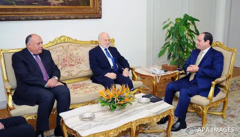 Egyptian President Abdel Fattah al-Sisi meets with Iraqi Foreign Minister Ibrahim al-Jaafari, in Cairo, Egypt, on December 21, 2016. Photo by Egyptian President Office