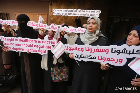 Palestinian Cancer patients take part in a protest to demand to travel for treatment, in Gaza city December 22, 2016. Photo by Mohammed Asad