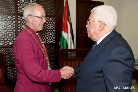 Palestinian President Mahmoud Abbas meets with Archbishop of Canterbury, Justin Welby, in the West Bank city of Ramallah, on May 8, 2017. Photo by Osama Falah