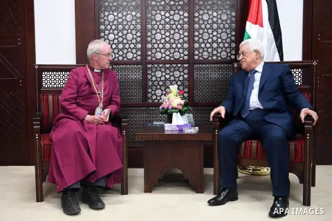 Palestinian President Mahmoud Abbas meets with Archbishop of Canterbury, Justin Welby, in the West Bank city of Ramallah, on May 8, 2017. Photo by Osama Falah
