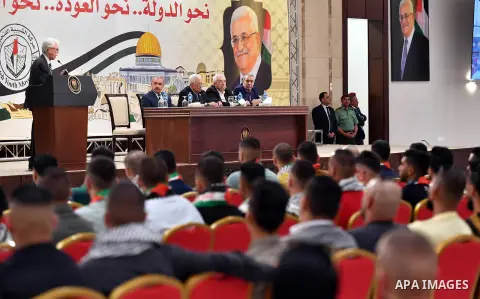 Palestinian President Mahmoud Abbas meets with members of Fatah movement youth, in the West Bank city of Ramallah, June 15, 2019. Photo by Thaer Ganaim
