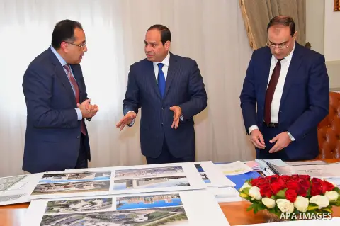 Egyptian President Abdel Fattah al-Sisi meets with Mustafa Madbouli, Housing Minister in Cairo, Egypt on January 3, 2017. Photo by Egyptian President Office