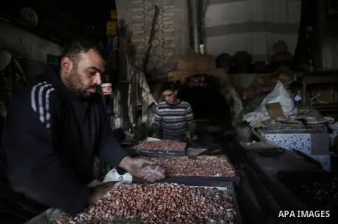 Palestinian bakers make food using a wood-fired oven at their traditional bakery in Gaza January 12, 2017. Power shortages in the Palestinian enclave have occurred repeatedly in recent weeks, with homes in Gaza City typi...