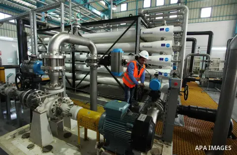 A Palestinian worker checks of pipes during the inauguration ceremony of The First Phase of the Seawater Desalination Plant-Southern Gaza completed with generous support from the European union Implemented by UNICEF in p...
