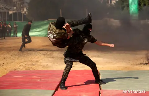 Members of Palestinian National Security Forces loyal to Hamas demonstrate their skills during a military graduation ceremony, in Gaza City January 22, 2017. Photo by Ashraf Amra