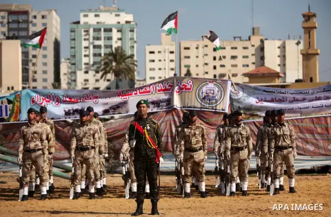 Members of Palestinian National Security Forces loyal to Hamas take part in a military graduation ceremony, in Gaza City January 22, 2017. Photo by Ashraf Amra