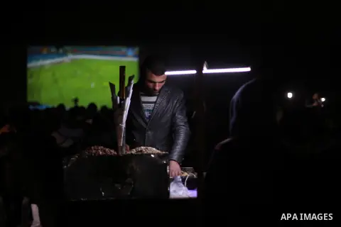 Palestinian fans watch African Nations Cup semi-final soccer match between Egypt and Burkina Faso in front of giant screens in Gaza city on Feb. 01, 2017. Photo by Mohammed Asad