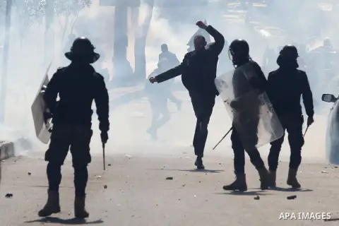 Members of the Palestinian security forces clash with demonstrators during a protest organised by Hizb-ut Tahrir against what organisers say are political arrests by the Palestinian Authority in the West Bank city of Heb...