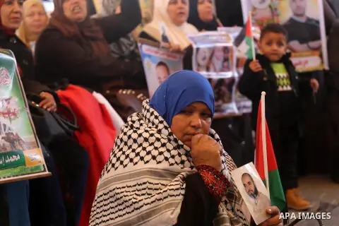 Palestinians hold placards during a protest to show solidarity with Palestinian prisoners held in Israeli Jails, in front of Red cross office in Gaza city, on February 27, 2017. Photo by Mohammed Asad