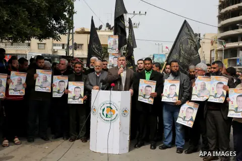 Palestinians take part during a protest to show solidarity with Palestinian prisoners on hunger strike in Israeli Jails, in Gaza city, on March 01, 2017. Photo by Ashraf Amra