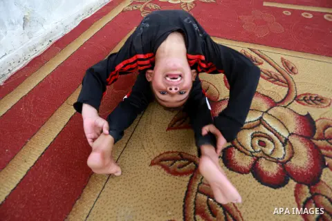 Wael Gharbaoui, a 6-year-old Palestinian boy, demonstrates acrobatics skills at his house in Jabalia refugee camp in the northern Gaza Strip, on March 01, 2017. Photo by Mohammed Asad