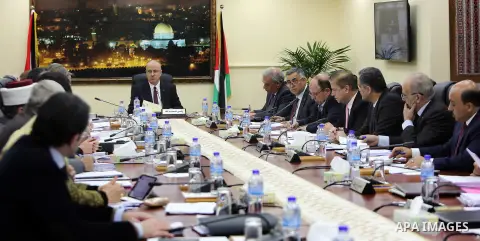 Palestinian Prime Minister Rami hamdallah heads the Palestinian cabinet meeting in the West Bank city of Ramallah on March 7, 2017. Photo by Prime Minister Office