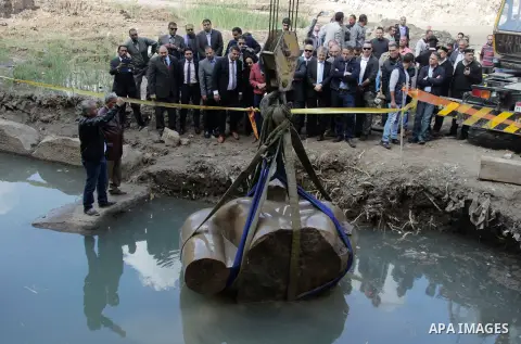 Egyptian workers excavate the statue, recently discovered by a team of German-Egyptian archeologists, in Cairo's Mattarya district on March 13, 2017. Statues of the kings and queens of the nineteenth dynasty (1295 - 1185...