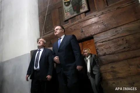 Chairman of the Tripartite Bosnian Presidency Mladen Ivanic visits the Church of the Nativity in the West Bank city of Bethlehem, March 15, 2017. Photo by Wisam Hashlamoun