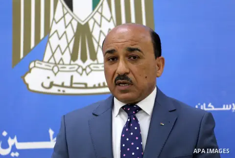 Palestinian Minister of public works and housing, Mofeed al-Hasayna speaks during a press conference in Gaza city on March 23, 2017. Photo by Mohammed Asad