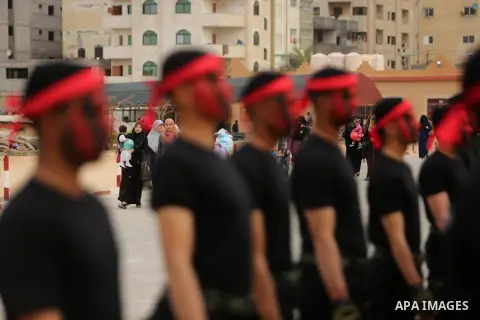 Palestinian police officers loyal to Hamas take part in a graduation ceremony in Gaza City March 30, 2017. Photo by Ashraf Amra