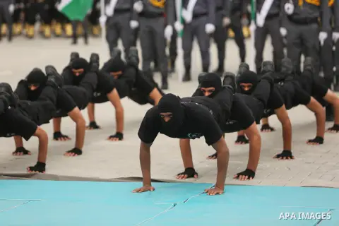 Palestinian police officers loyal to Hamas take part in a graduation ceremony in Gaza City March 30, 2017. Photo by Ashraf Amra