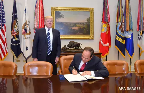 U.S. President Donald Trump meets Egyptian President Abdel Fattah el-Sisi (L) at the White House in Washington, United States on April 3, 2017. Photo by Egyptian President Office