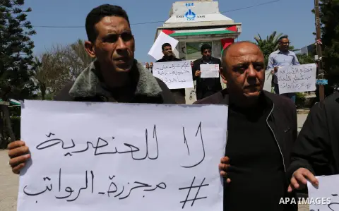 Palestinian employees paid by the Palestinian Authority take part in a protest against the decision of Palestinian goverment to deduct salaries of employees about 30%, in Gaza City April 5, 2017. Photo by Ashraf Amra