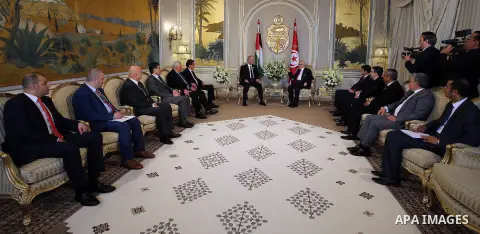 Palestinian Prime Minister Rami Hamdallah meets with Tunisia's President Beji Caid Essebsi in Capital of Tunis on April 5, 2017. Photo by Prime Minister Office