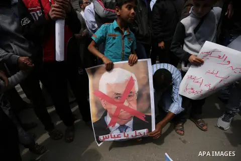 Hamas supporters hold crossed posters depicting Palestinian President Mahmoud Abbas and Palestinian Prime Minister Rami Hamdallah during a protest against them in Khan Younis in the southern Gaza Strip April 14, 2017. Ph...