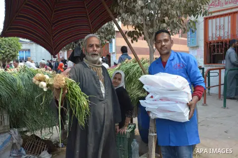 Egyptians buy Onions during preparation for the upcoming the Sham El Nessim, or the Festival of Spring Breeze, which marks the beginning of spring, in Cairo, on April 14, 2017. Photo by Amr Sayed