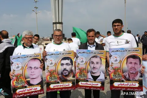 Palestinians hold banners as they take part in "Freedom Marathon" against the Israeli blockade of the Gaza Strip, in Gaza city on April 15, 2017. Photo by Ashraf Amra