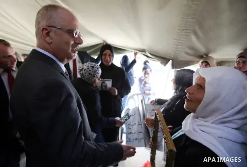 Palestinian Prime Minister, Rami Hamdallah, visits a solidarity tent with Palestinian prisoners held Israeli Jails in the West Bank city of Jenin on April 18, 2017. Photo by Prime Minister Office