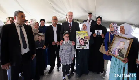 Palestinian Prime Minister, Rami Hamdallah, visits a solidarity tent with Palestinian prisoners held Israeli Jails in the West Bank city of Jenin on April 18, 2017. Photo by Prime Minister Office