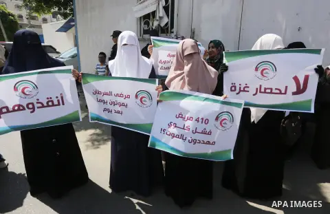 Union of the Palestinian syndicates members hold banners during a protest against Israeli blockade, in Gaza city, on April 19, 2017. Photo by Mohammed Asad