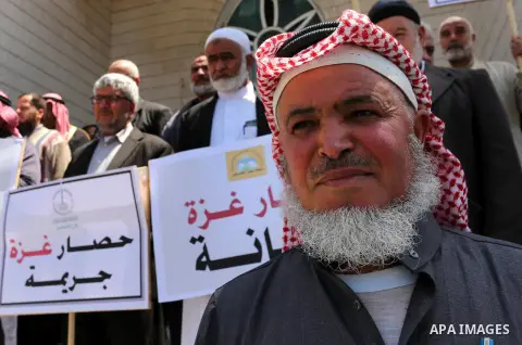 Members of the Palestine Scholars Association take part in a protest against the Israeli blockade of the Gaza Strip in Gaza city on April 19, 2017. Photo by Ashraf Amra