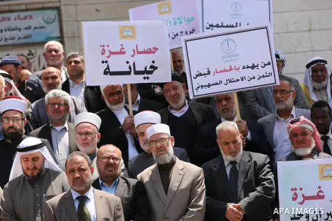 Members of the Palestine Scholars Association take part in a protest against the Israeli blockade of the Gaza Strip in Gaza city on April 19, 2017. Photo by Ashraf Amra
