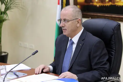 Palestinian Prime Minister Rami Hamdallah chairs a meeting of council of Ministers in the West Bank city of Ramallah, on April 25, 2017. Photo by Prime Minister Office