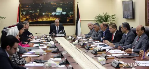 Palestinian Prime Minister Rami Hamdallah chairs a meeting of council of Ministers in the West Bank city of Ramallah on May 02, 2017. Photo by Prime Minister Office