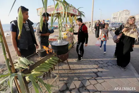 A Palestinian vendor sells corn off the beach of Gaza City on May 5, 2017. Photo by Mohammed Asad