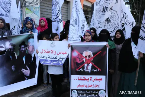 Palestinian supporters of Al-Ahrar movement hold banners during a protest against Palestinian President Mahmoud Abbas and Israeli blockade of the Gaza Strip, in Gaza city, on May 07, 2017. Photo by Ashraf Amra