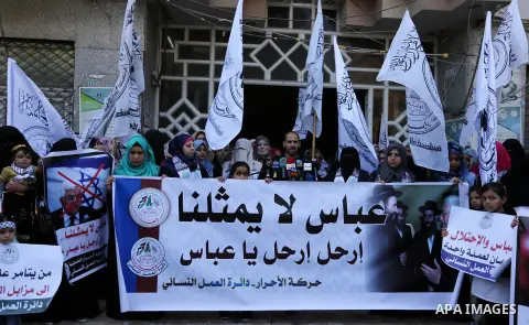 Palestinian supporters of Al-Ahrar movement hold banners during a protest against Palestinian President Mahmoud Abbas and Israeli blockade of the Gaza Strip, in Gaza city, on May 07, 2017. Photo by Ashraf Amra