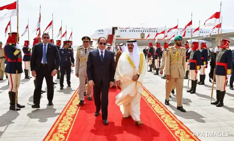 Bahrain's King Hamad bin Isa Al Khalifa receives Egyptian President Abdel Fattah al-Sisi in Manama, Bahrain on May 09, 2017. Photo by Egyptian President Office