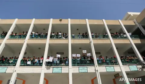 Palestinian students hold banners during a protest against Israeli blockade of the Gaza Strip, in Gaza city, on May 10, 2017. Photo by Ashraf Amra