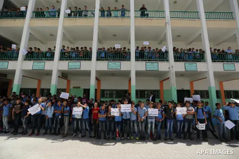 Palestinian students hold banners during a protest against Israeli blockade of the Gaza Strip, in Gaza city, on May 10, 2017. Photo by Ashraf Amra