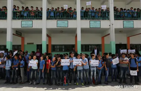 Palestinian students hold banners during a protest against Israeli blockade of the Gaza Strip, in Gaza city, on May 10, 2017. Photo by Ashraf Amra