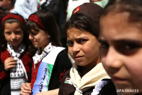 Palestinian students hold banners during a protest against Israeli blockade of the Gaza Strip, in Gaza city, on May 10, 2017. Photo by Ashraf Amra