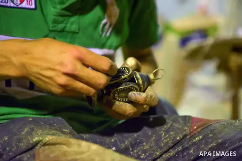 An Egyptian worker manufactures a traditional Ramadan lantern known as "Fanous" in Arabic, at his workshop ready for the month of holy Ramadan in Cairo, Egypt, on May 21, 2017. Photo by Amr Sayed