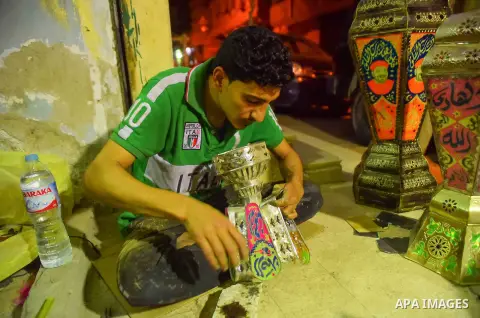 An Egyptian worker manufactures a traditional Ramadan lantern known as "Fanous" in Arabic, at his workshop ready for the month of holy Ramadan in Cairo, Egypt, on May 21, 2017. Photo by Amr Sayed