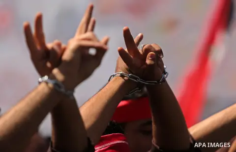 Palestinian demonstrators take part in a protest in support of Palestinian prisoners held in Israeli jails and against the visit of U.S. President Donald Trump, in Gaza City May 23, 2017. Photo by Ashraf Amra