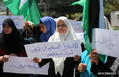Palestinian women supporter Hamas movement take part during a protest against U.S. President Donald Trump comments linking Hamas with terrorism and support of prisoners refusing food in Israeli jails in Gaza city on May...